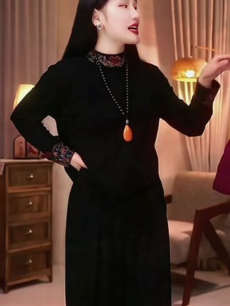 #dou上热门 引卷秋季新款中国风套头文艺民族风刺绣打底衫
