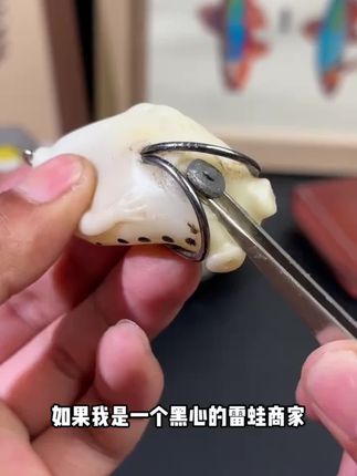 雷蛙还是要选择这种蛙皮柔软,入水角度好,血槽钩尖的#路亚 #雷蛙改装 #雷蛙推荐 #雷强打黑
