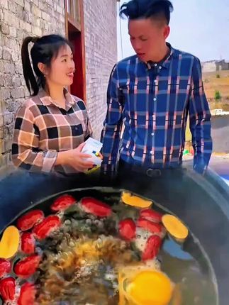 婚后你就会明白 其实嫁人 嫁的是人品 是责任 是担 是细节 是能在外面撑腰的人 也是能弯腰为你煮红糖水的人 事事有回应 渐渐有着落 一个好的爱人 可以减轻你 一半的人间疾苦#我的乡村生活