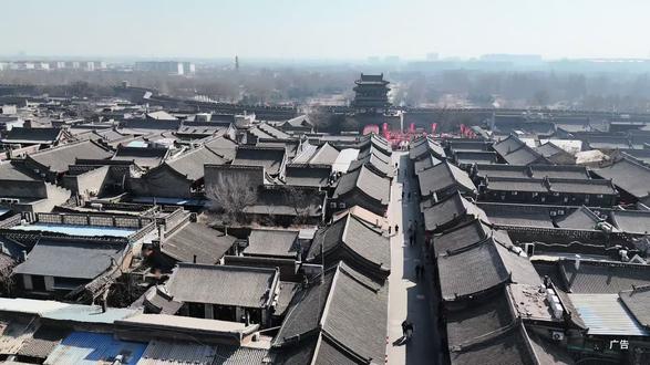 平遥古城年味十足,南门城墙下有灯展,下西门平遥宫有灯展和醉关公表演,晚上可以住在北门旁廷伯酒店价格实惠房间环境好#平遥古城#平遥年味#平遥小吃#平遥夜景#古建筑