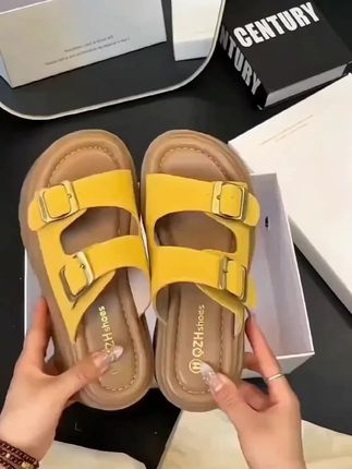 小个子狂洗这双#拖鞋 自带五厘米隐形增高,踩上去软弹到不想脱脚了,厚底设计配长裤直接拉长腿型。#夏季穿搭 #凉鞋 #勃肯鞋 #百搭鞋子