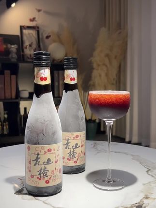 长白山老山楂,酸酸甜甜巨好喝,甄选优质山楂酿造,果味浓郁,酒香馥郁,每一口都是山楂鲜酸的味道,尾调是淡淡的酒香味!#果酒 #微醺 #喝一杯 #快乐水 #山楂
