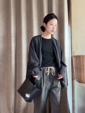 DE MincollectionV领黑外套/山系运动两面穿圈绒夹克外套55441#早秋贵气感穿搭#早秋穿搭三分钟出门不是梦#早秋通勤出游穿搭一起拿捏#初秋一周不重样穿搭#早秋冷冽又随性的气质穿搭 @林痣晴穿搭分享号