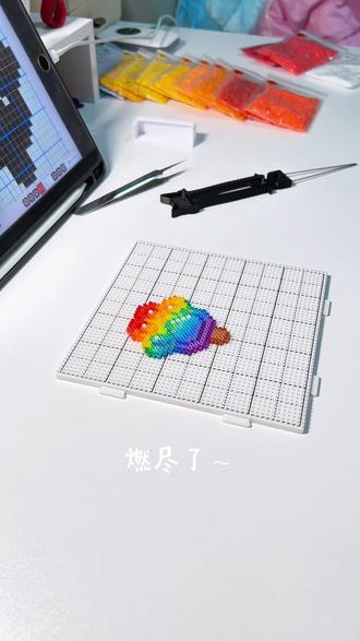 今天请大家吃彩虹猫爪雪糕
#拼豆图纸 #拼豆 #手工