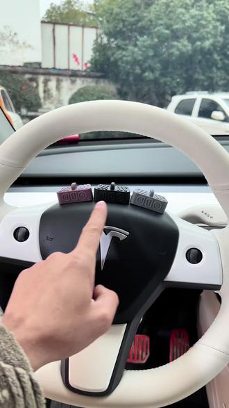 特斯拉车主一定要注意这个位置,主驾驶下方OBD接口。非常容易进入灰尘和水渍,记住一定要给它装上一个obd保护罩,这样就能避免很多问题。#obd保护盖 #汽车好物 #用车知识 #特斯拉