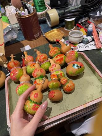 雕刻手绘荷花鱼。#葫芦 #手作 #盘葫芦