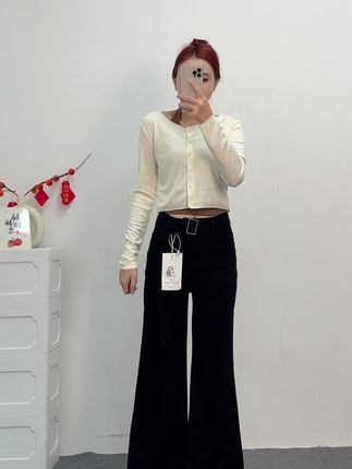 #显瘦裤子 #极简穿搭 #牛仔控 #高腰牛仔裤 #神裤