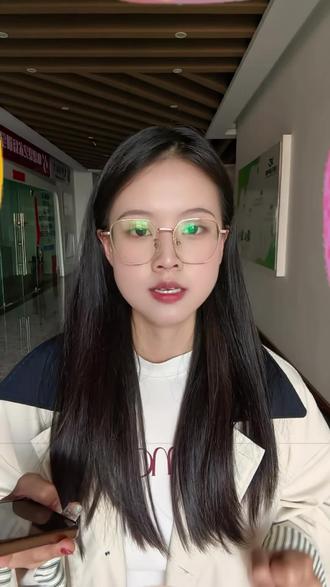 银行U盾到底是什么?
一句话:网银的实体钥匙。
登录网银只靠密码,风险很高。
插上U盾,输入密码,才能完成资金转出。
开对公户一般会拿到两个U盾:制单盾、复核盾,分工保管更安全。
保管好自己的U盾,守住公司资金第一道防线。
#注册公司 #银行开户 #财务知识#代理记账#匠人鸟