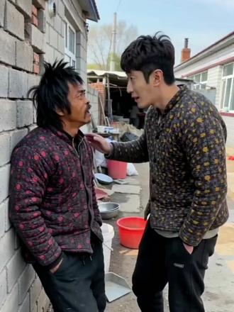 好奇#那些年那些人#谁能看出这有什么门道#看完了不笑算我输 😄