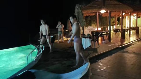 21岁是人生的六点, 纬度不同 不必争论不休 ,接受自己的所有 轻松自在.
#青春 #自由 #混血 #少年感