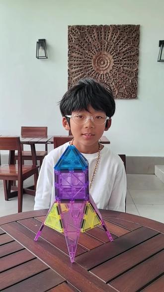 一枚磁力片小火箭。
要在稍微粗糙一点的地方拼哦,太光滑的地方可能立不住。
#热门 #磁力片 #儿童玩具 #小屁孩的日常 #益智玩具