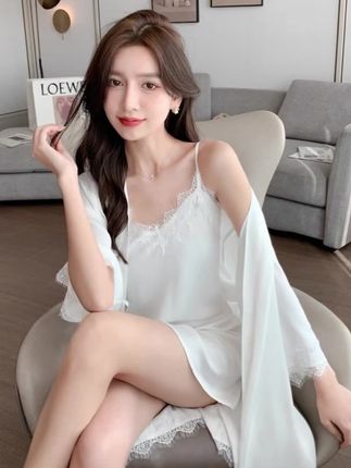 蕾丝吊带睡衣套装魅力展示 绝美蕾丝吊带睡衣套装上身效果展示,尽显优雅气质。#睡衣家居服 #睡裙推荐 #在家也要美美哒 #睡衣控 #高级感