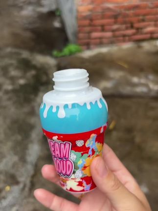 孩子可喜欢玩吹泡泡了,但平时的很容易洒出来没玩多久就洒完了,还把手弄得脏脏的,这个倒过来都没漏出来,别看这么好看它能玩很久。#儿童玩具 #玩具推荐 #好物推荐🔥 #泡泡 #泡泡机