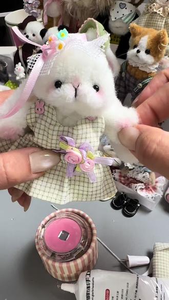 你觉得我说的对不对? 俗话说~三分长相七分打扮,不打扮的兔子不是好兔子?#手工diy萌宠 #扭扭棒 #扭扭棒玩偶 #扭扭棒教程 #扭扭棒的100种玩法