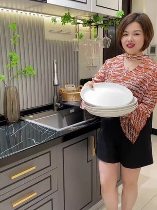 这个价到手4个10英寸的大#圆盘,纯白加厚陶瓷 装个大盘鸡剁椒鱼头小龙虾嘎嘎好#餐具 #陶瓷餐具 #盘子 #家庭必备