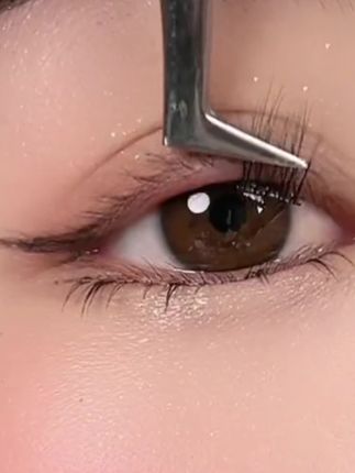 姐妹们,这个雪绒花睫毛也太美了吧!上眼真的巨好看!我第一次看到它就被惊艳到了,而且它的毛很细很软,贴上去之后非常舒服,喜欢的宝贝赶紧冲起来。#假睫毛 #嫁接睫毛 #浓密睫毛