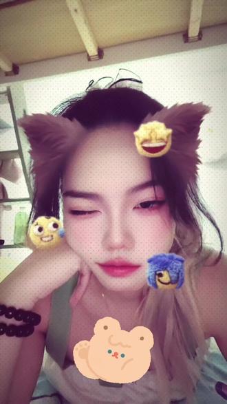 刺猬小姐:你好像真的长大了不少,以前的你遇到任何事情第一件事就是自责掉眼泪,而现在的你可以坦然接受身边发生的一切,人与人的关系也可有可无,最后结果都那样儿…