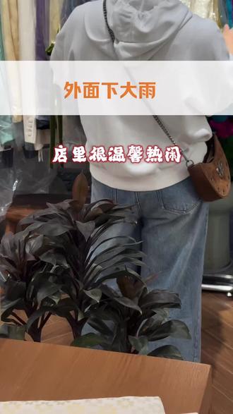 下雨也要逛的国风女装店铺#给自己安排一件新中式衣服 #实体店满足你的情绪价值 #国风新中式女装#东阳女装店去#横店