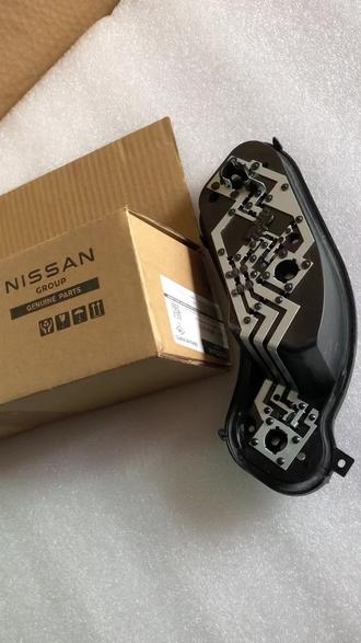 #阳光 #尾灯 #底座 #线路板 #灯泡
这个视频里面介绍的是一个尾灯底座
适用于10年至19年阳光
这是一个原厂全新的尾灯底座,它这个是需要分左右的,这个配件需要更换的情况是,里面的线路板氧化了接触不良导致灯泡不亮了,或者被撞破了不能继续使用了,就需要进行更换了,原厂的做工还是很好的,换一个新的又可以用很多年了。