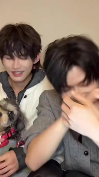 超绝不经意拉手,是谁甜哭了我不说#绝配 #情侶日常 #郝熠燃 #云旗