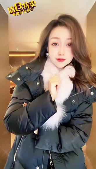 #粉彩风和立春一起来了 #国标90白鸭绒 #羽绒服 #穿搭 #热门
冬天想要穿的好看又保暖的姐妹们一定要入手这件羽绒服,它是行走的大被子,让你整个冬天都温暖如春。而且它不仅颜值高,还特别实用,无论你是外出游玩还是上班通勤,都可以轻松驾驭。穿上它,你就是整条街最靓的仔!快来点击我的头像看看吧!