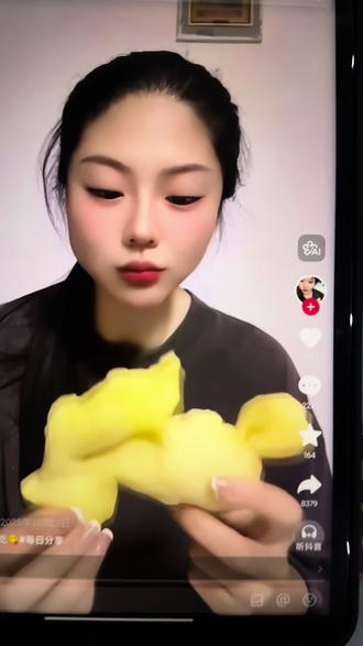 很震惊了哈哈哈哈 #吃姜 #网红小吃 我真服了家人们哈哈哈哈哈