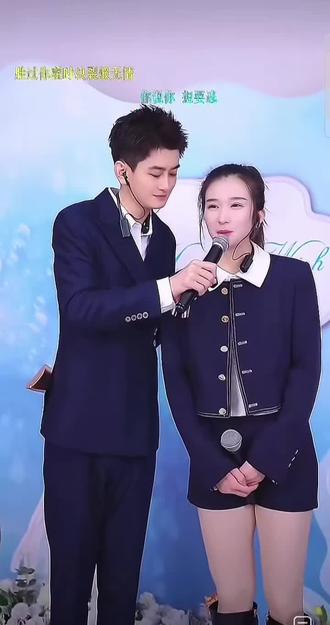 感恩男神 感恩乔总 我们也感恩蔚鱼 这三个月的时间里因为你们蔚鱼组合的出现 让我们有点累有点苦的生活 突然增加了一份甜甜的幸福感❤️是蔚鱼让我们看到了曾经自己恋爱的那份美好❤️所以我们也感谢你俩大冬天那么辛苦的在户外直播 为我们提供情绪价值❤️蔚鱼一直在一直爱❤️@昊瀚培训号 @乔小乔(王者归来) @小鱼儿🧜♀️ 星城 @小蔚总不忘初心🐬