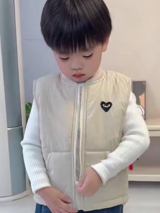 好看的马甲给宝贝安排上吧 内穿外搭都可以么#高品质童装 #潮童穿搭 #冬季穿搭 #萌娃穿搭 #男宝穿搭
