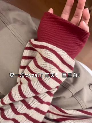 这条条纹卫衣上身真的被惊艳到了!巨显白!#韩系穿搭 #慵懒风穿搭 #早秋穿搭三分钟出门不是梦 #秋冬穿搭新鲜感在线 #小个子秋冬穿搭 @抖音小助手