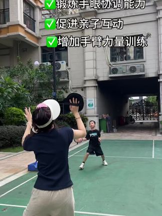 孩子缺少运动影响身体素质,那是因为没有买到好玩具!他们不喜欢玩!给他安排这个接拍接球玩具,他能一天玩一个小时,还能增加亲子互动能力#亲子互动 #儿童玩具 #男孩玩具