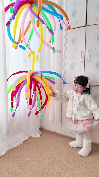 在家里也可以给宝宝放一场绚烂的气球烟花哦!超简单!!#气球烟花 #手工 #亲子 #diy