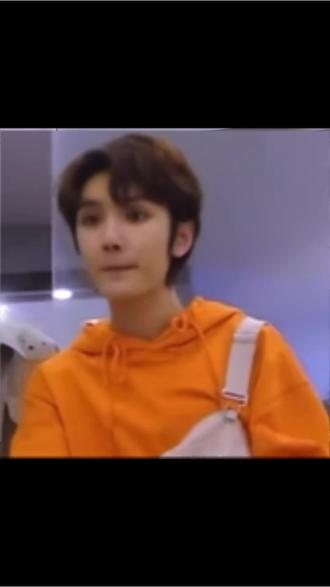 考古到了超这张表情包的来源,咱那么萌啊,我一口吃了嚼嚼嚼!#oner #灵超 #李英超