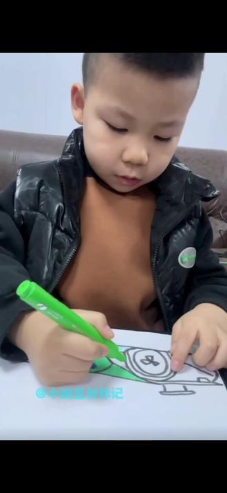 你们知道绿色的赛车叫什么吗#人类幼崽 #日常分享 #动手动脑 #上热搜