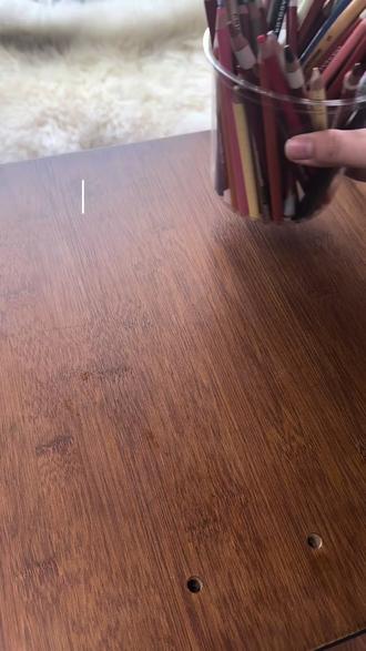 挑战画100只小动物|7 腊肠狗围腊肠围巾
#插画 #绘画过程 #绘画 #彩铅