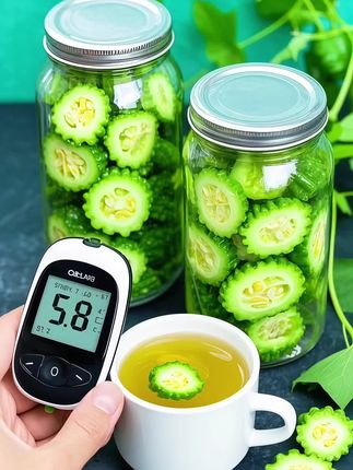 《桑叶双瓜茶:自然的健康馈赠》喝过的都夸好!它乃大自然的养生妙品。它以桑叶、冬瓜干、苦瓜干精心配比而成。热水入壶,茶香四溢。轻嗅,芬芳交织。浅尝,桑叶淡雅、冬瓜清甜、苦瓜清苦交融,滋味独特。这不仅是茶,更是健康享受。于品味间,领略养生之趣,感受自然馈赠,让身心在茶香中舒缓。#喝养生茶#桑叶双瓜茶#桑叶茶好处多多#苦瓜桑叶冬瓜茶#食疗养生