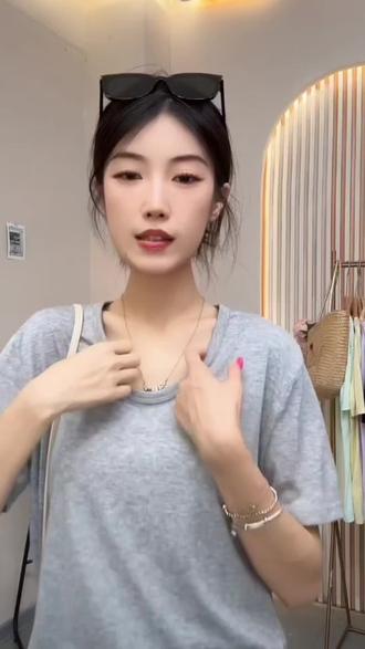 天丝亚麻桑蚕丝今年流行遮屁股t恤女搭配鲨鱼裤短袖上衣夏轻薄u领 #夏季新款 #宽松显瘦 #短袖t恤 #时尚穿搭 @DOU+上热门