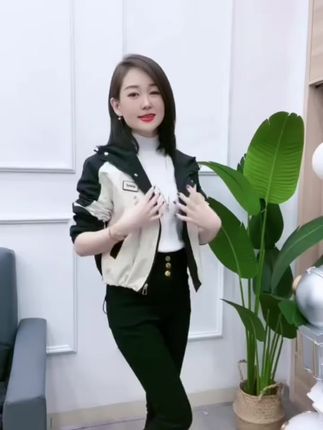 #休闲百搭 #短款外套
