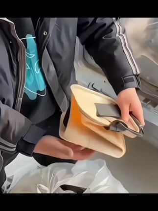 户外钓鱼好帮手来啦!这款多功能桶超实用,可打水、当鱼护,路亚野钓都适配。加厚材质超耐用,折叠设计不占地,手提方便。轻松装鱼保鲜活,钓鱼人必备,让你满载而归!#钓鱼打水桶#可折叠手提鱼护装鱼桶#户外鱼箱#活鱼桶加厚水桶