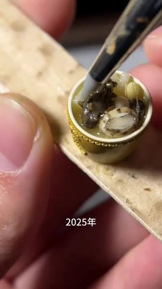 你可能不认识我 但你一定看过我做的手工
2025年我做的怪好玩怪有趣的微缩食物
都在这里哦!你从哪个认识我的呢
我用一块块普通的粘土
做了一些治愈的迷你微缩食物
希望你也有被治愈到哦!!!
可以说说你喜欢哪一个嘛⬇️
#微缩 #手工 #粘土