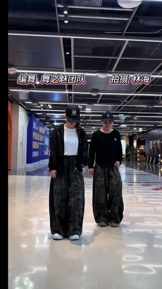 《思念唯你》简单又好看#一起跳酷酷的舞 #跳舞就是要炸场 @我要上热门 @抖音小助手 @#打卡潮流舞蹈@燕子❤️《舞之魅》💃🏻 @华❤️舞之魅 @光头顺