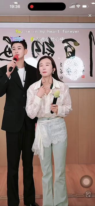 #上热门话题🔥🔥🔥 #情侣日常 #经典老歌 #轻轻的告诉你 @小蔚总不忘初心III @小鱼儿🧜♀️ 星城