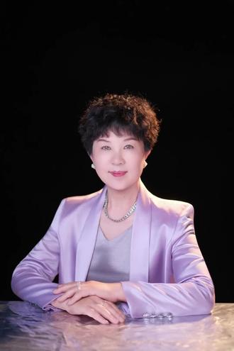 #珍惜当下优雅变老 ,无龄感是女人的最好状态 !