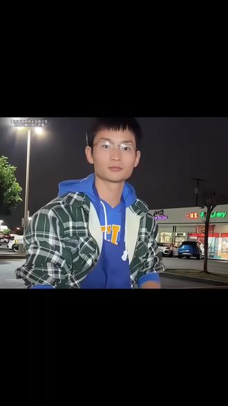 你不让我摆摊卖酱香饼?行,那我就竞选你的市长#洛杉矶小唐 #酱香饼