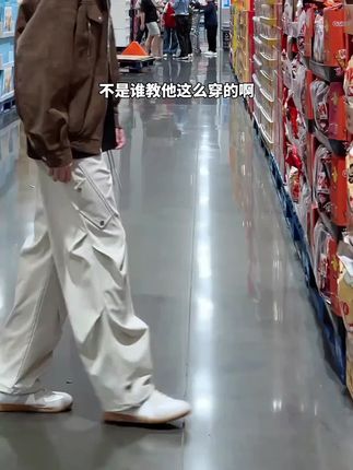 这才是男朋友入秋该穿的百搭压褶工装裤 上身帅气有型满满少年感!#秋季穿搭 #工装裤 #男女同款 #百搭裤子