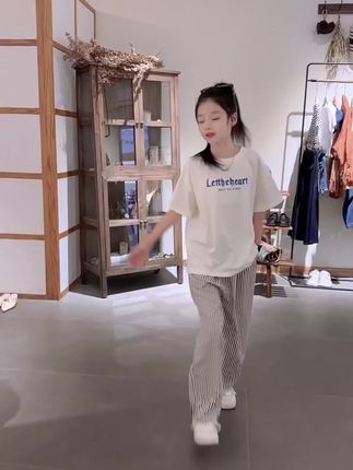 期末考试结束就放假了,新版的教材笔记提前给孩子准备好#期末复习 #预习课本 #回归课本 #暑假预习 #期末考试复习现状