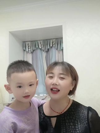 粉丝们,晚上好!橱窗里有货什么东西都有,去看一下。