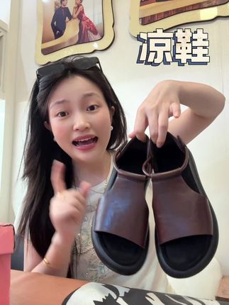 我穿的37码也才69.9诶!现在40码的才59.9!源头工厂直销!没有中间商赚差价!这个也太划算了吧!性价比太高了!谁能想到它这么便宜能买到!#罗马凉鞋 #软底软面穿上超舒服 #脚宽脚胖都可以 #百搭鞋子 #平价好物