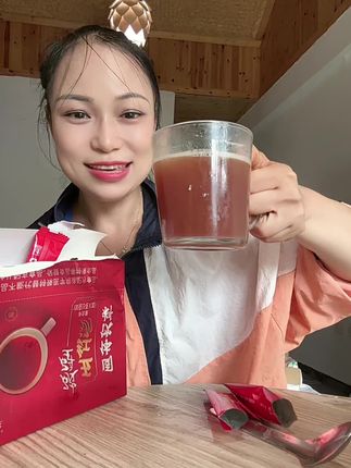 五红汤可以帮助身体以养红真的很有效,每天喝两包对小白和小红都有利,坚持喝身体好气色也好!