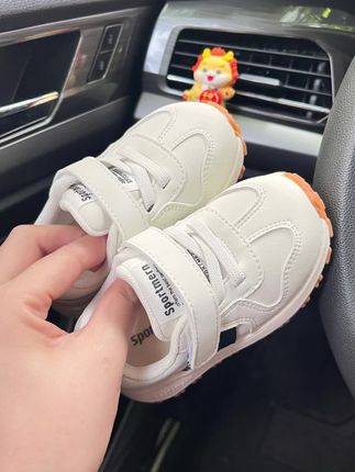 给宝宝选学步鞋一定要慎重,即要轻便还要防滑不板脚,宝宝走起路来稳当#童鞋#强烈推荐#机能学步鞋#软底软面穿上超舒服 #好鞋推荐