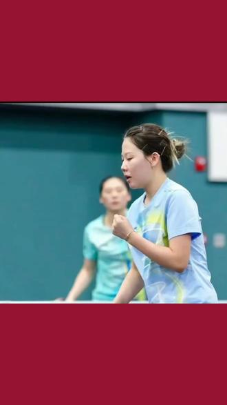 #陈幸同获得伦敦世乒赛团体赛参赛资格
女队方面两个阶段均采用淘汰赛制。依据 2026 年 2 月 9 日世界排名前 50 名,除去已经获得资格的运动员,陈幸同、蒯曼、王艺迪、陈熠、石洵瑶、覃予萱、何卓佳、纵歌曼、杨屹韵、王晓彤共10人直接进入第一次选拔赛的第二阶段。
国家一队2月9日世界排名五十名后和未有排名的在京运动员,共 10 人:徐奕、朱思冰、朱梓予、韩菲儿、闫禹橦、胡一、祝启慧、白思文、杨惠泽、易爱川参加第一阶段淘汰赛。最终两位削球手朱思冰、朱梓予获得第一阶段淘汰赛前两名。
第二阶段淘汰赛经抽签,陈幸同、王艺迪在上半区,陈熠、蒯曼在下半区。1/8决赛中,杨屹韵3比1战胜何卓佳,石洵瑶3比2力克王晓彤,纵歌曼3比0战胜朱梓予,朱思冰3比1战胜覃予萱,其他场次轮空。
1/4决赛,王艺迪在2比0领先的情况下,被石洵瑶逆转,无缘四强。其他比赛,蒯曼3比0战胜朱思冰,陈熠3比1战胜纵歌曼,陈幸同3比1战胜杨屹韵。
在半决赛中,陈熠3比1击败蒯曼,陈幸同3比0战胜石洵瑶。在决赛中,陈幸同3比2战胜陈熠取得胜利,获得一个伦敦世乒赛团体赛的参赛资格。
后续,女队还将结合赛训情况择期举行队内选拔赛,并结合世界杯成绩确定最终全部参赛阵容。